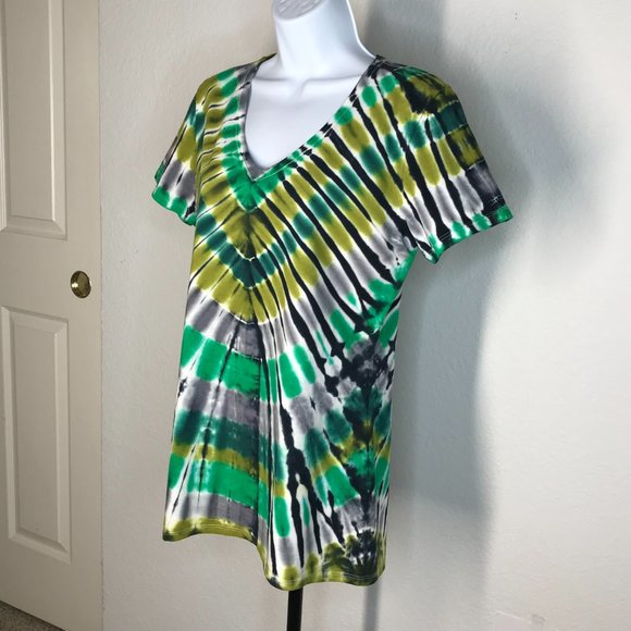 Women's Tie-Dye S/S V-Neck T-Shirt | Large - Picture 4 of 8